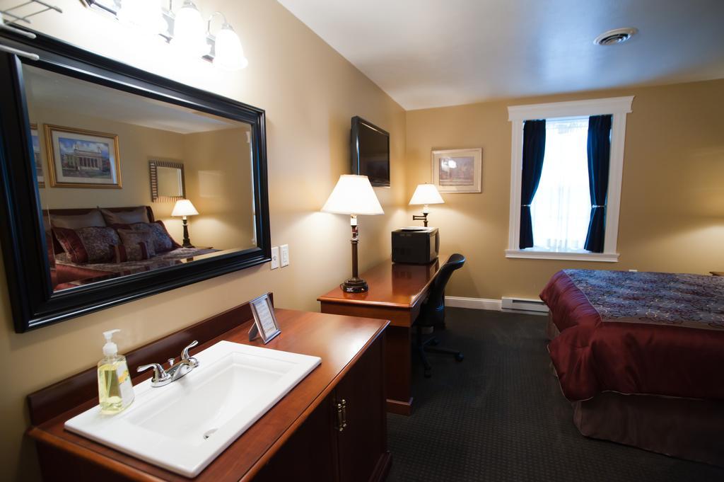 Beacon Hotel オスウィーゴ エクステリア 写真